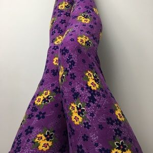 2/$20 LuLaRoe OS Purple Floral Leggings